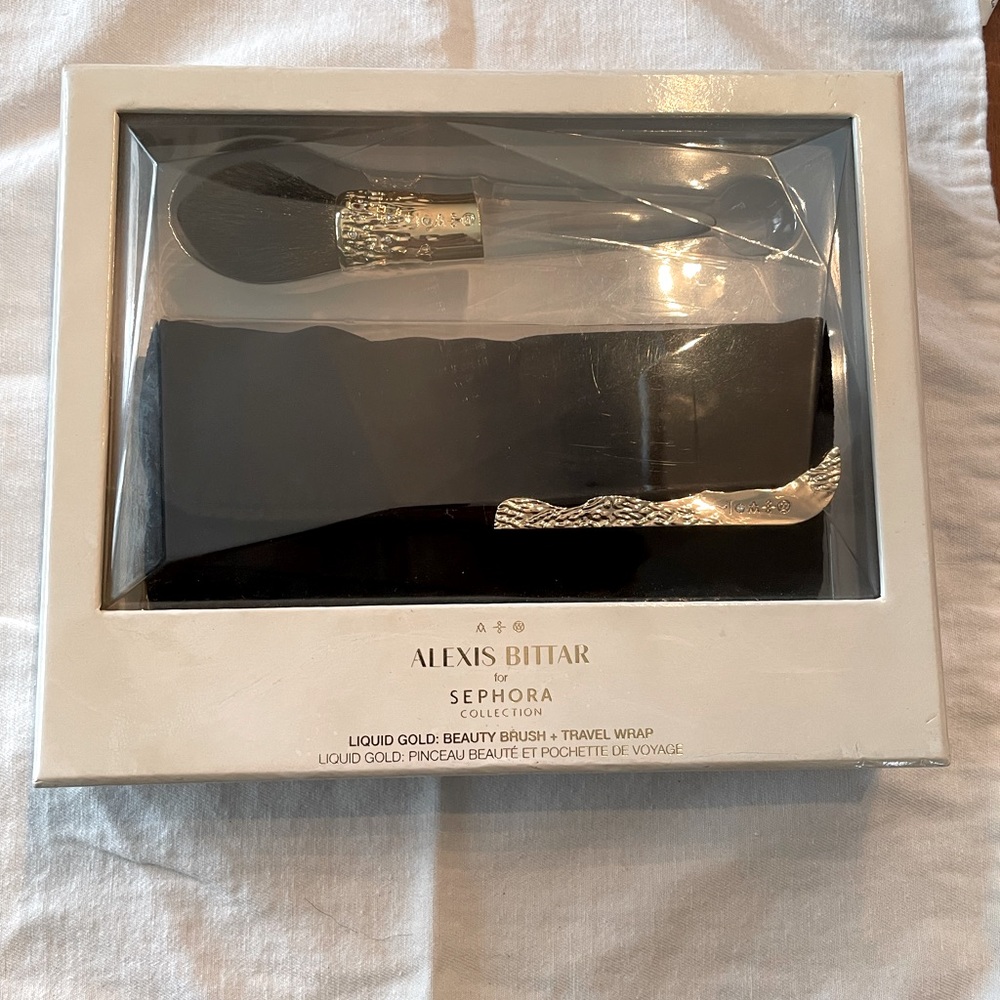 Alexis bitter X Sephora makeup brush and travel wrap